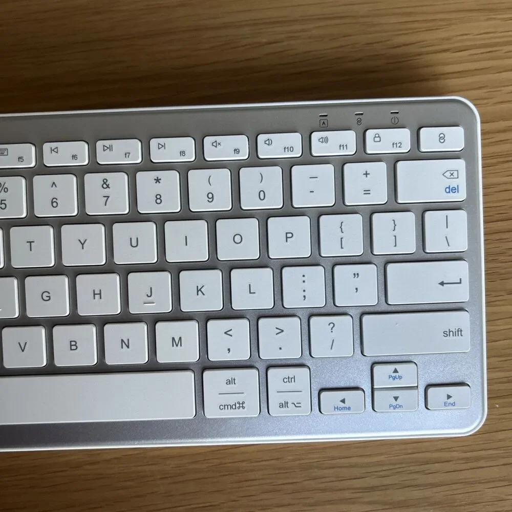 Qulose Bluetooth Ultra-Slim Keyboard for iOS, Windows, Android Rechargeable